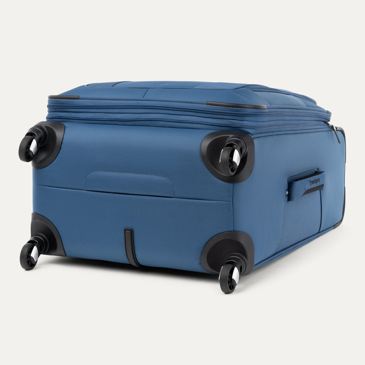 Travelpro Maxlite 5 Medium Check-In Spinner Luggage