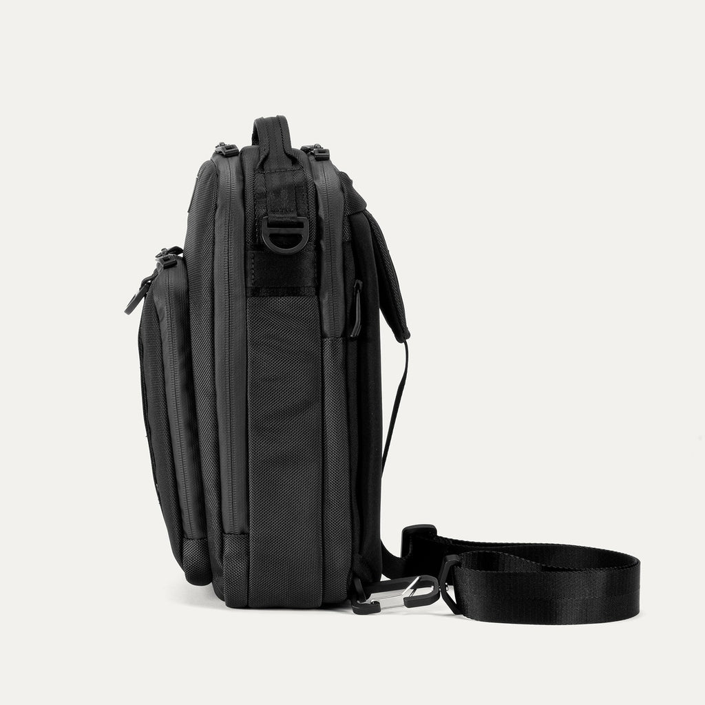 Travelpro Altitude Crossbody 6L