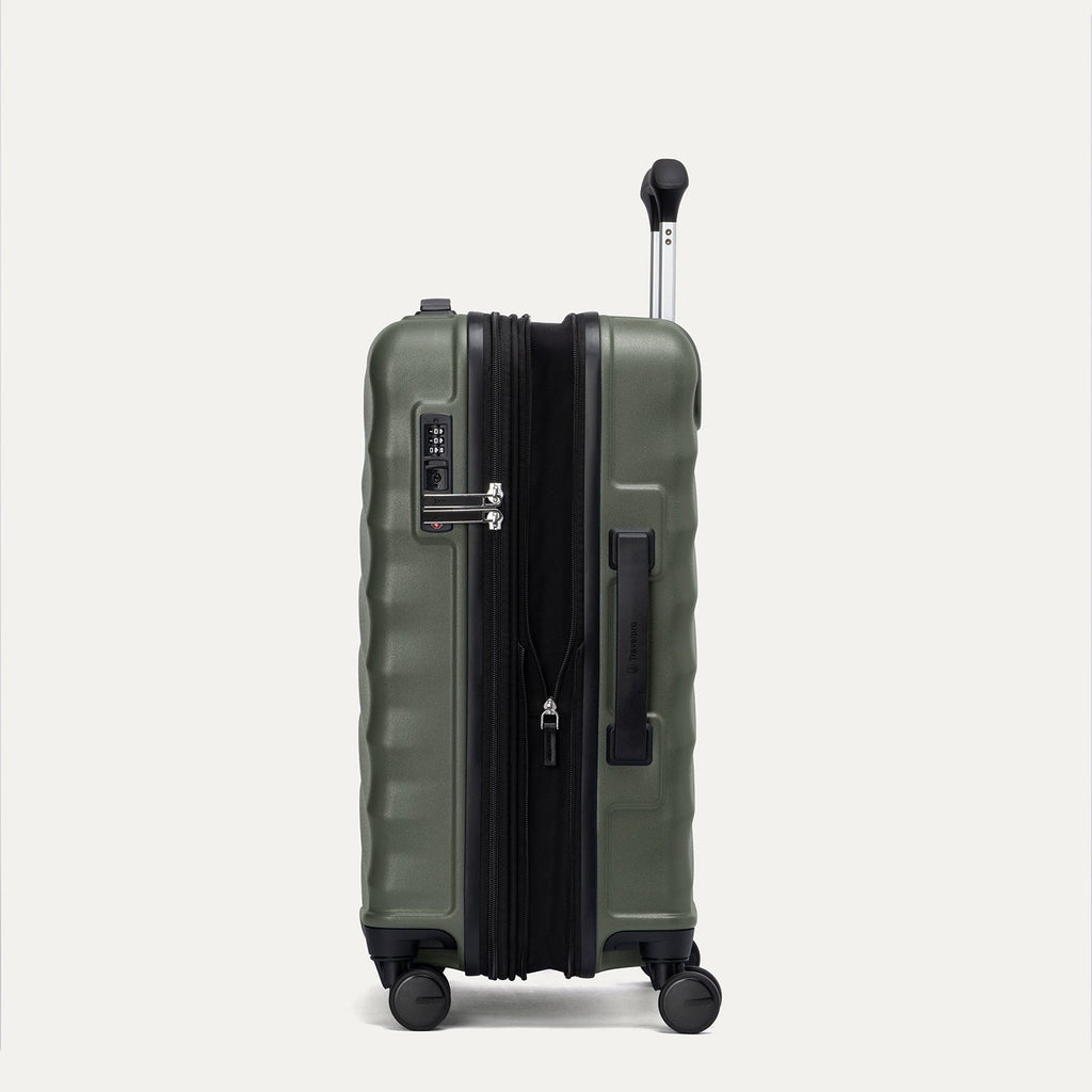Travelpro Maxlite Air V2 Compact Carry-On / Medium Check-In Luggage Set