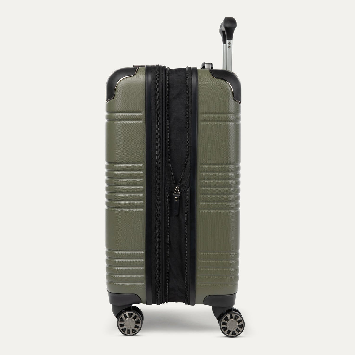Travelpro Roundtrip Carry-On / Medium Check-In Hardside Luggage Set